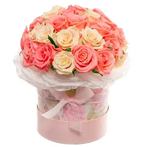 Roses in a Round Gift Box