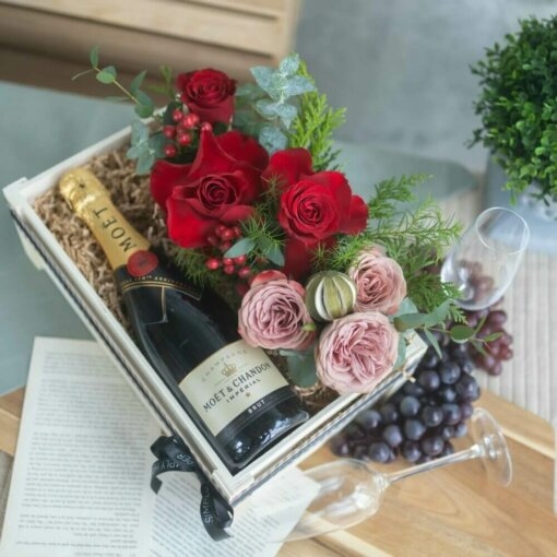 Mo«t & Chandon with Flowers