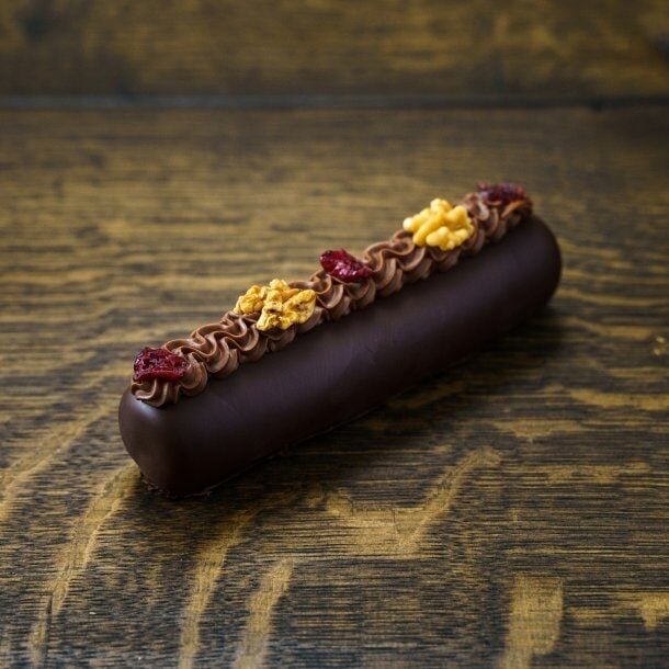 Marzipan-nougat roulade