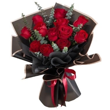 One dozen roses bouquet