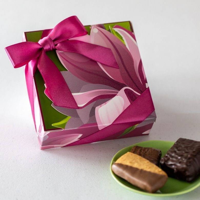 Magnolia Trifold Box