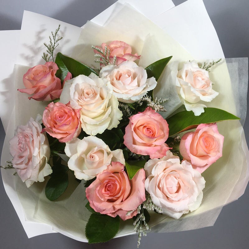 12 Assorted Roses