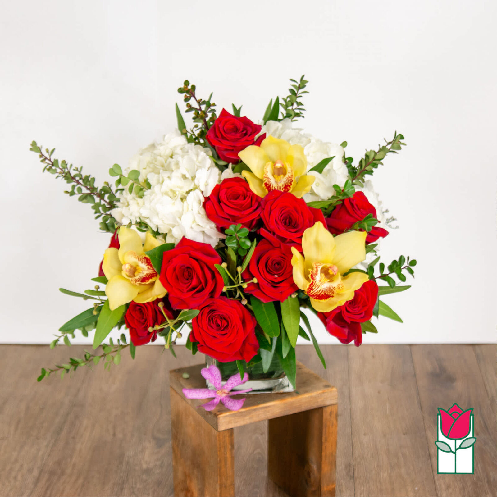 Giftblooms Olivia Bouquet (Standard)
