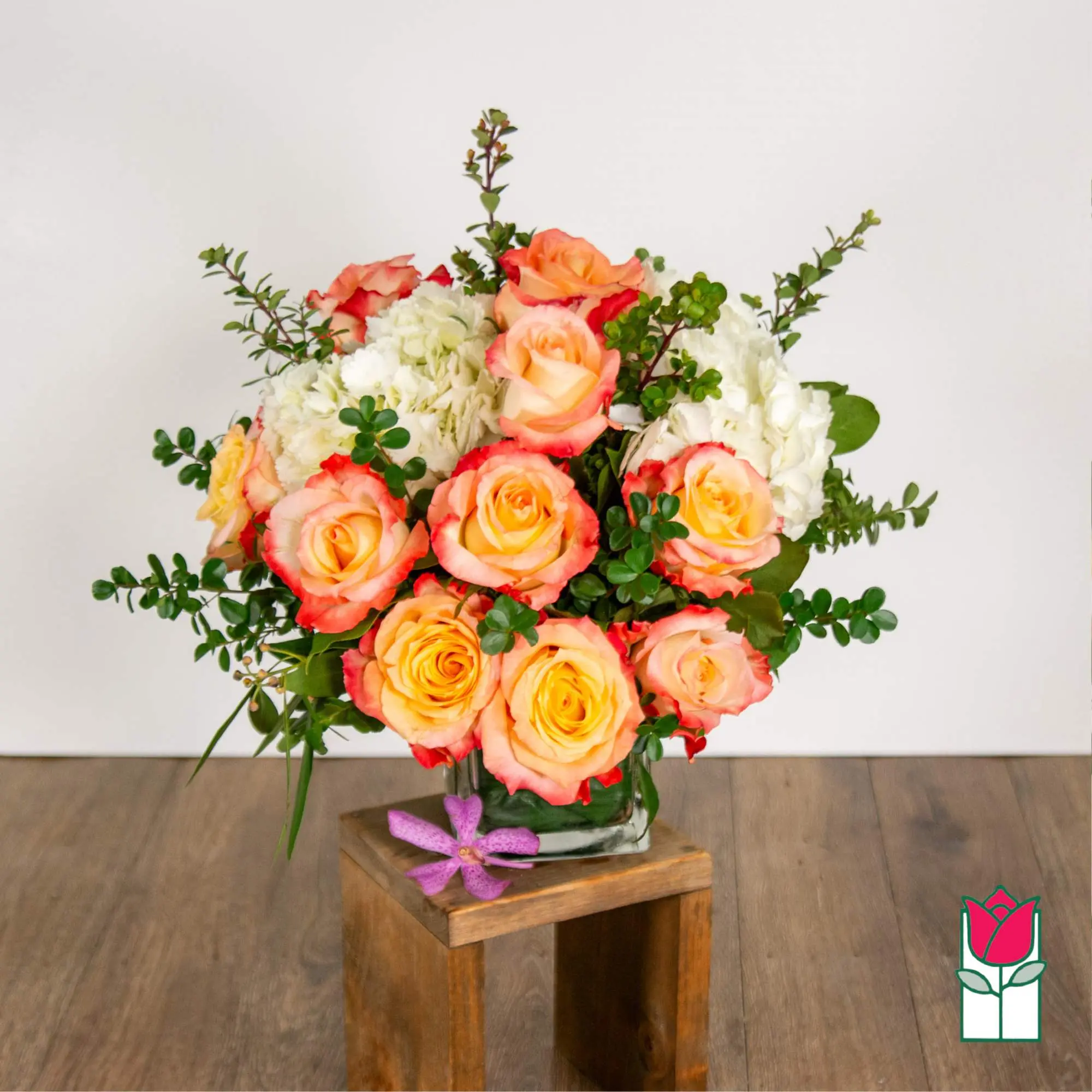 Beretania's Compact Bouquet (Peach Rose) [Hue Varies]