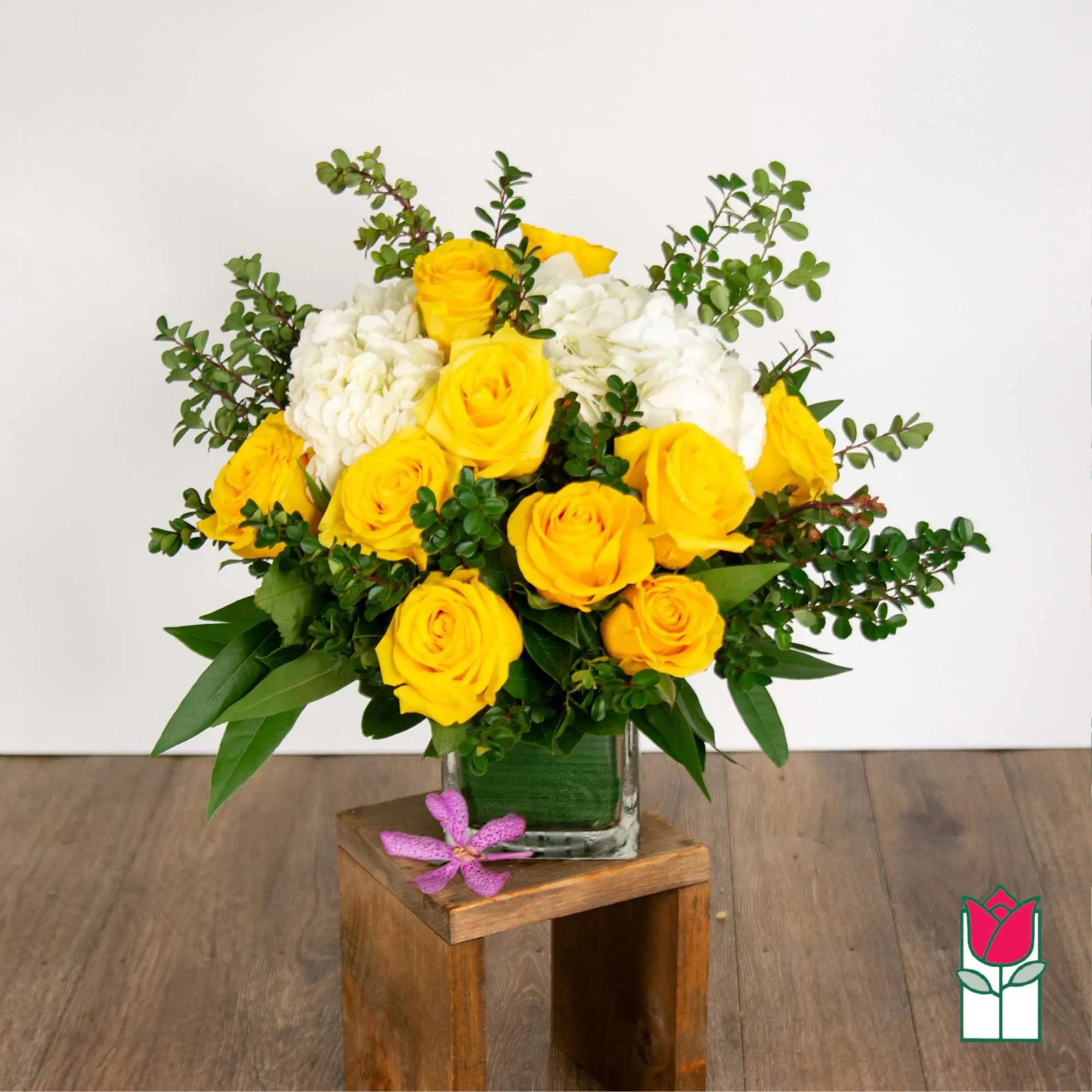 Beretania's Compact Bouquet (Yellow Rose)