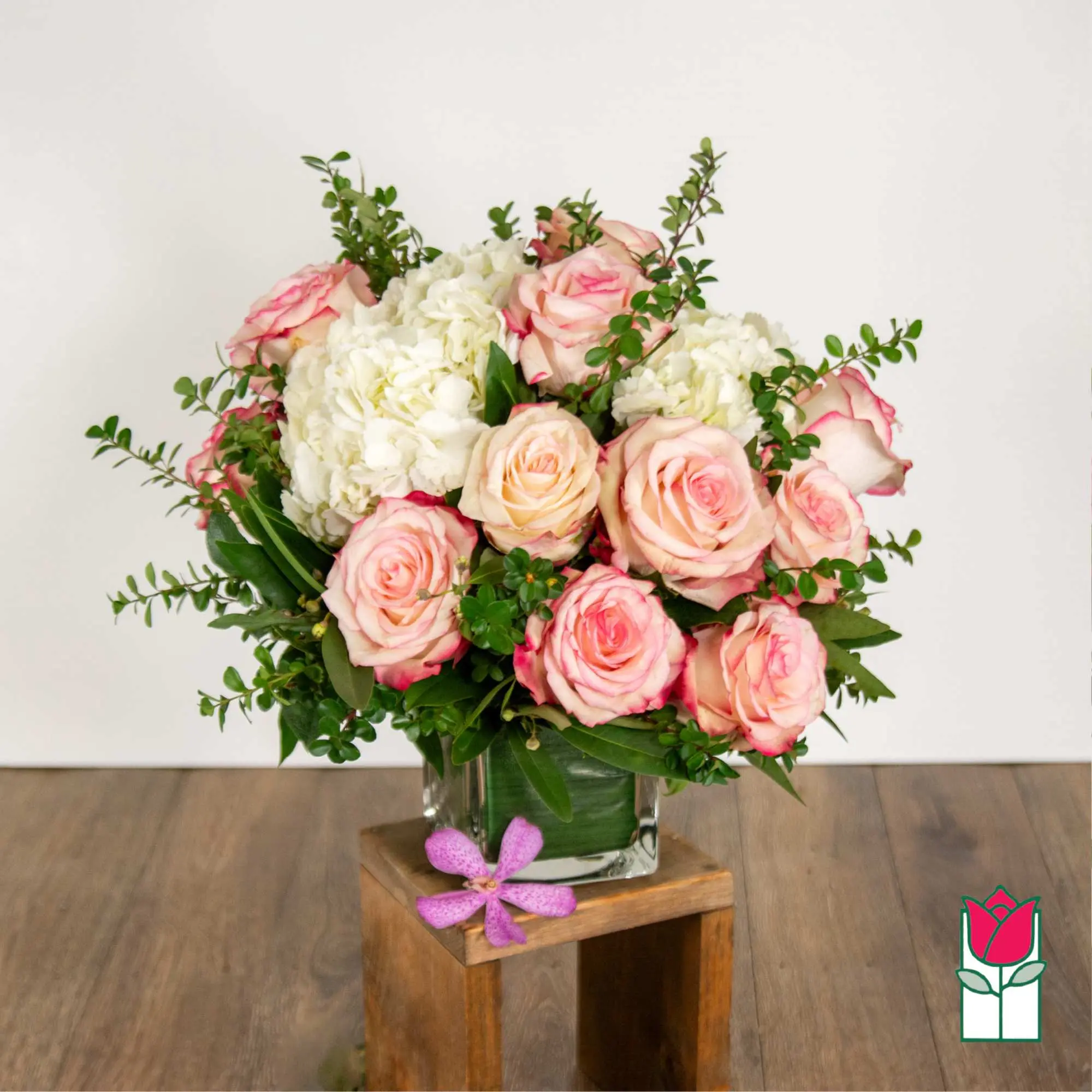 Beretania's Compact Bouquet (Pink Rose) [Hue Varies]