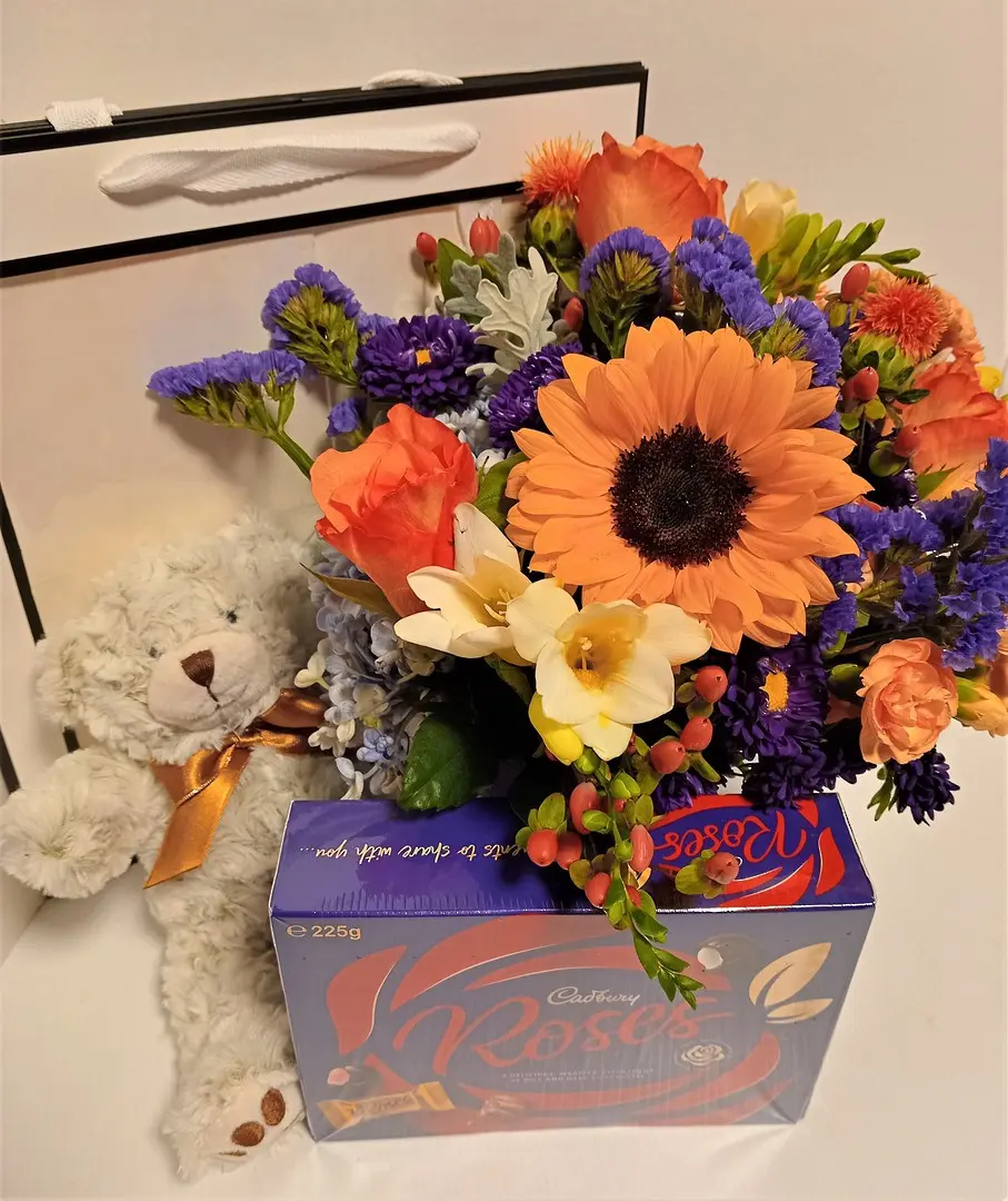 Archie Bear brings Gifts (Small)