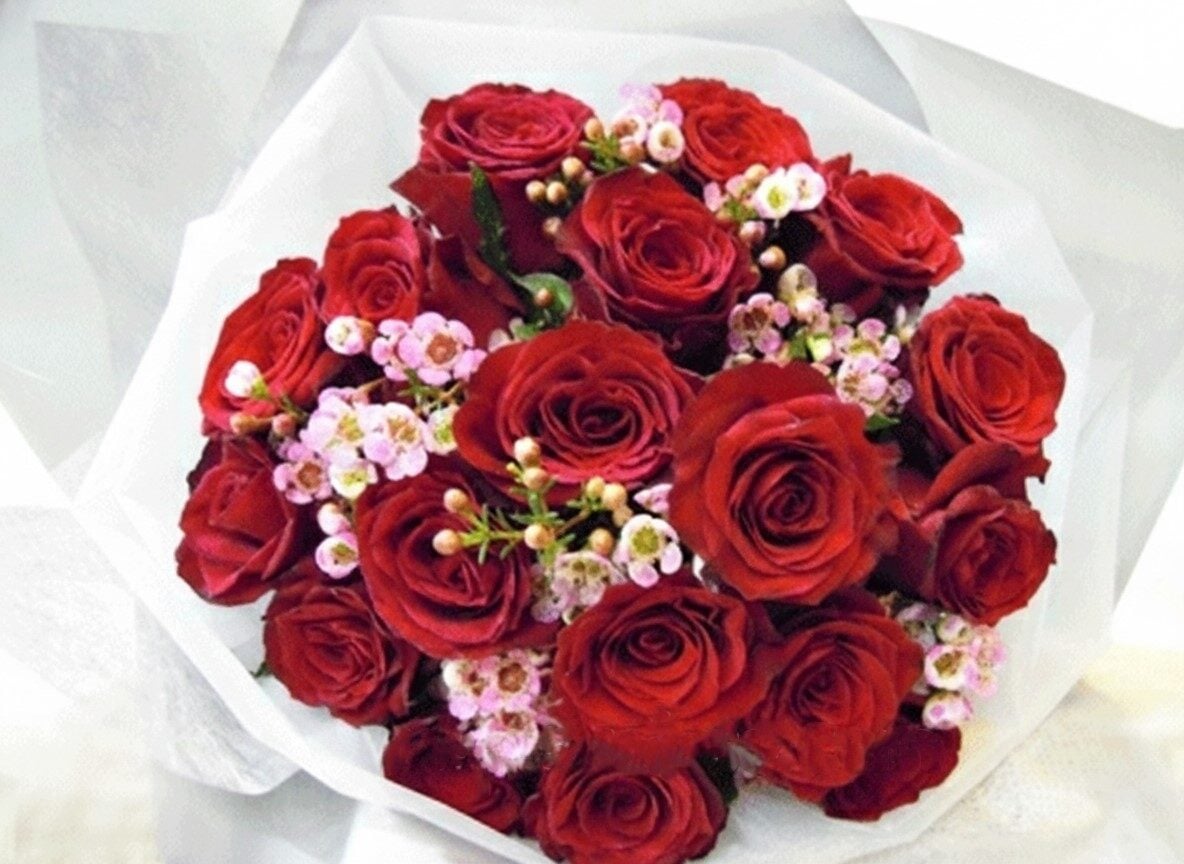 18 Red Roses Bouquet
