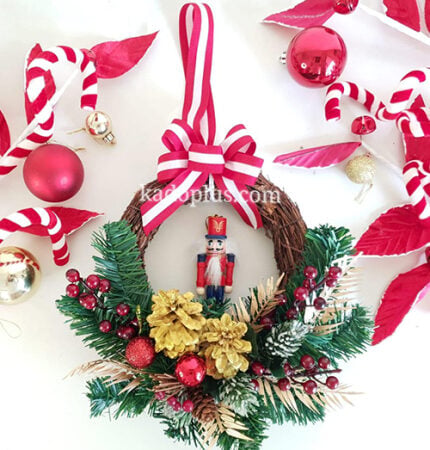Hiasan Natal: Classic Red Nutcracker Wreath
