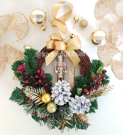 Hiasan Natal: Classic Golden Nutcracker Wreath