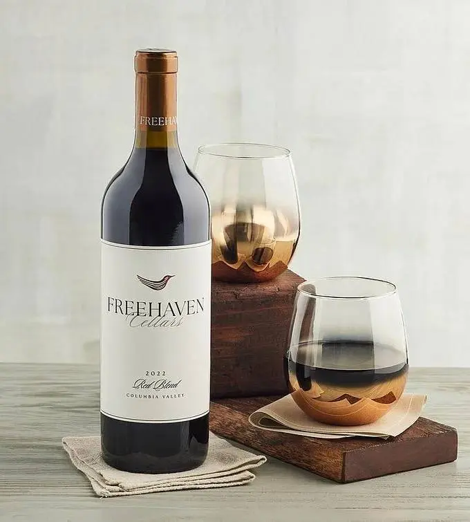 Amber Wine Glasses with Red Wine