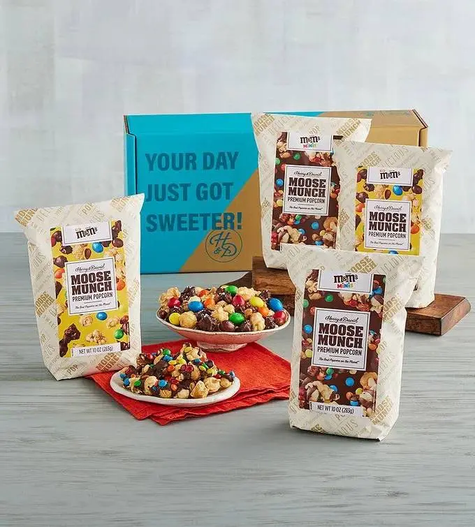 Moose Munch Premium Popcorn Peanut and M&M'S Minis 4-Pack