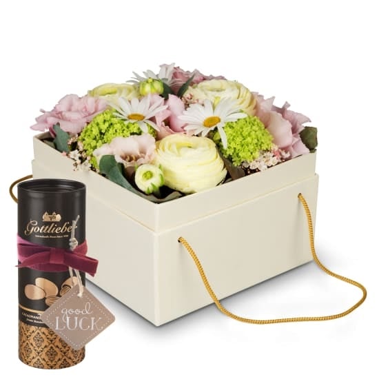 Flowerbox «Madeira» (15 cm) with Gottlieber cocoa almonds and hanging gift tag «Good Luck»
