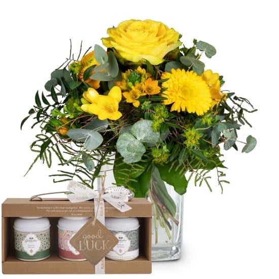 Flower bouquet «Little Sunshine» with Gottlieber tea gift set and hanging gift tag «Good Luck» (Minimum)