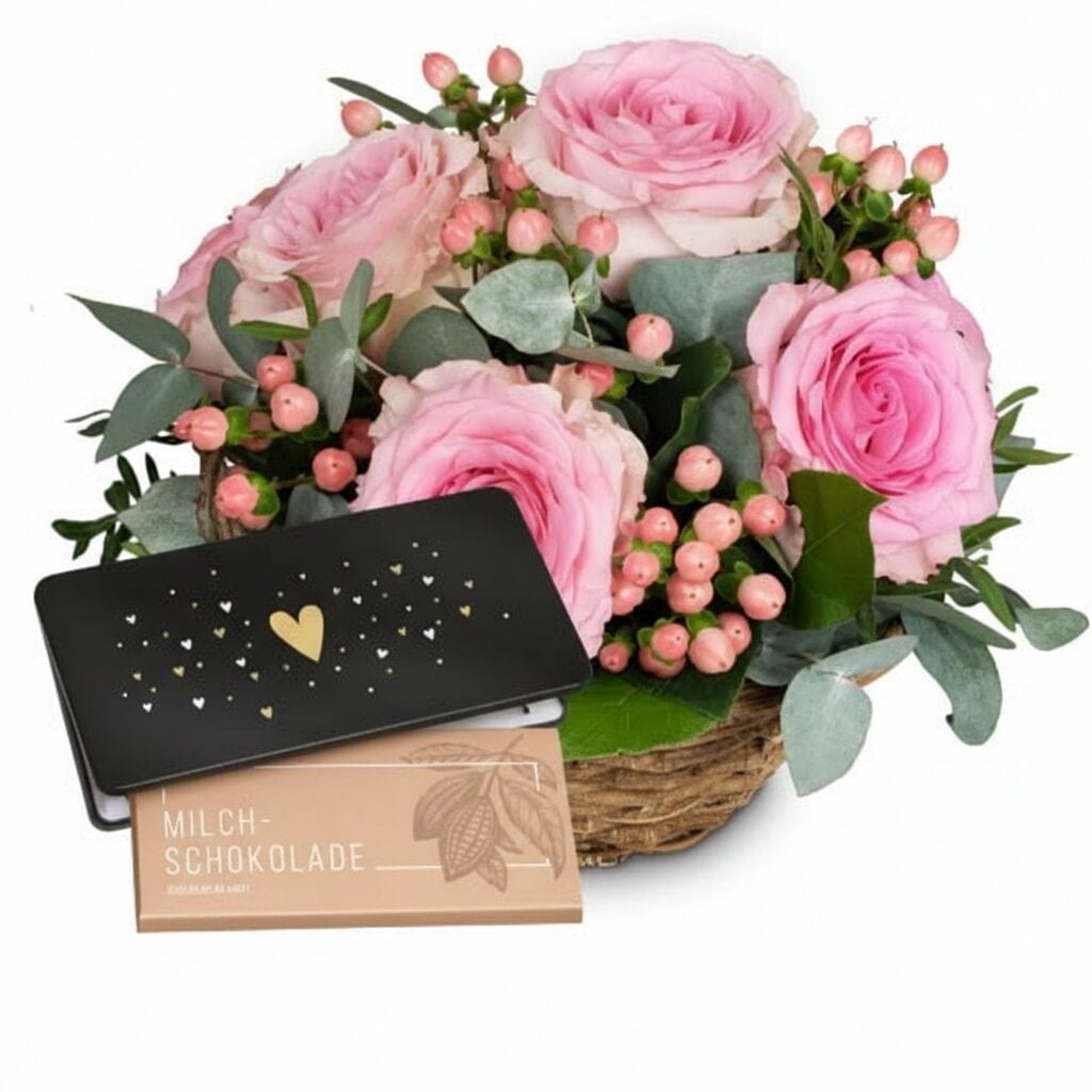 Flower arrangement «Favorite person» with Fairtrade Max Havelaar Roses and Munz bar of chocolate «Heart» (Minimum)