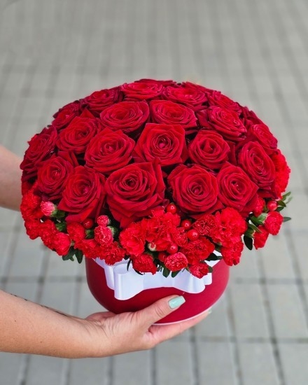 Box with red roses (Small)