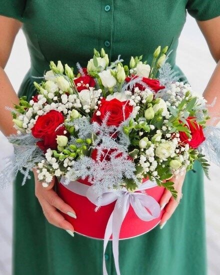 Box of red roses and eustomas (Small)