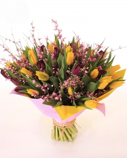 Brightly colored spring bouquet (Small)