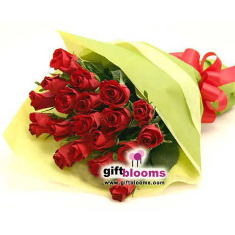 Round Bouquet of 19 Red Roses