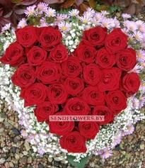 Heart-shaped arrangement Loving heart, red roses
