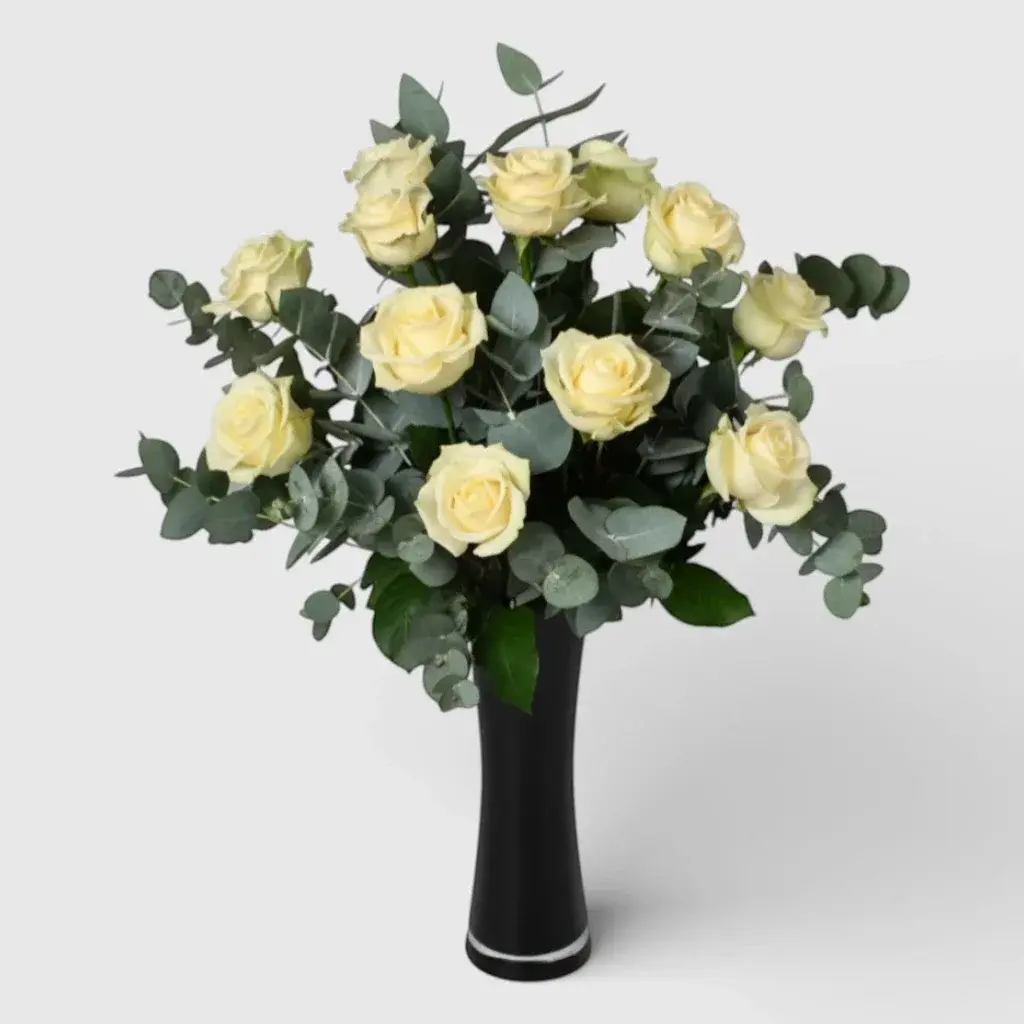 Bouquet of 15 cream rose with Eucaliptus