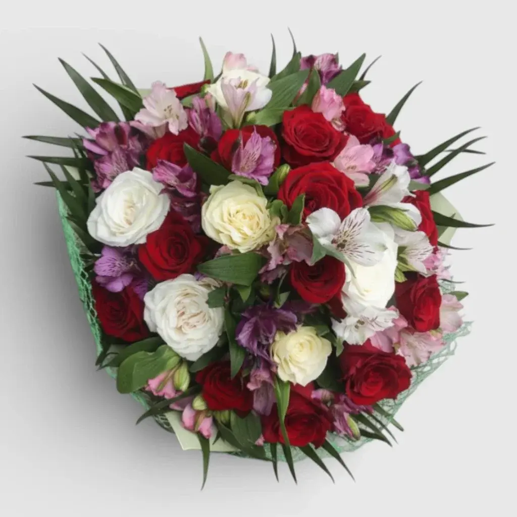 Bouquet of roses and alstroemerias