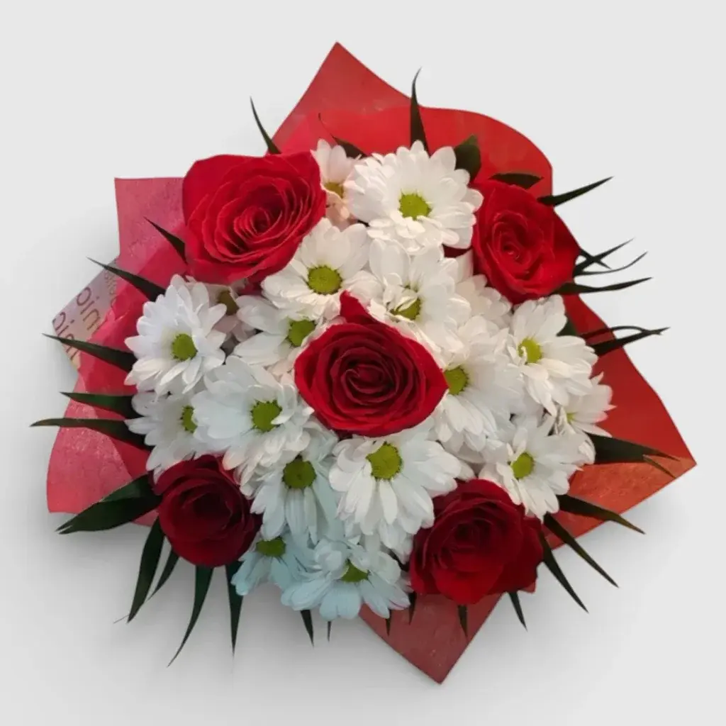Bouquet of red roses and white chrysanthemums