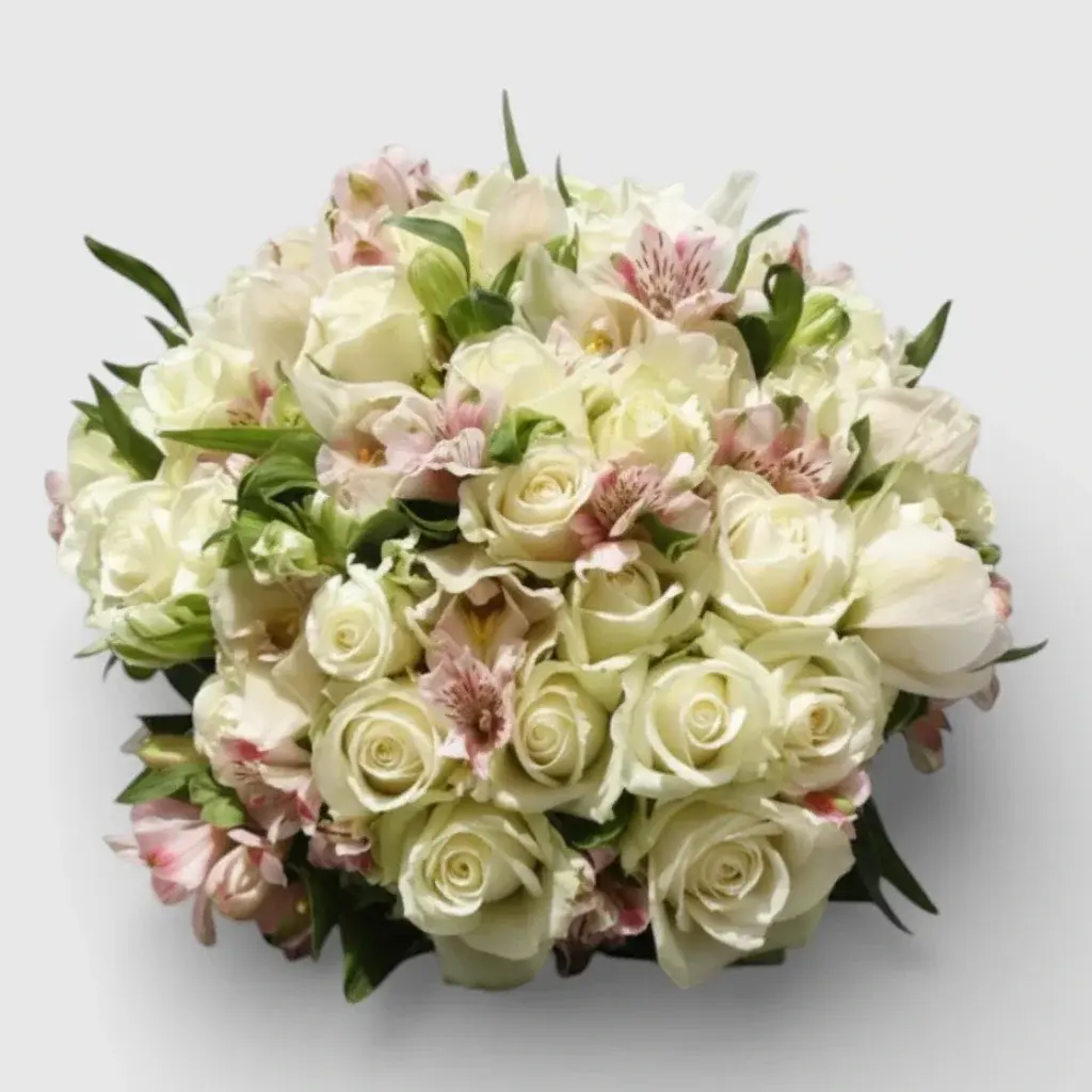 Round bouquet of white roses "My gentle"
