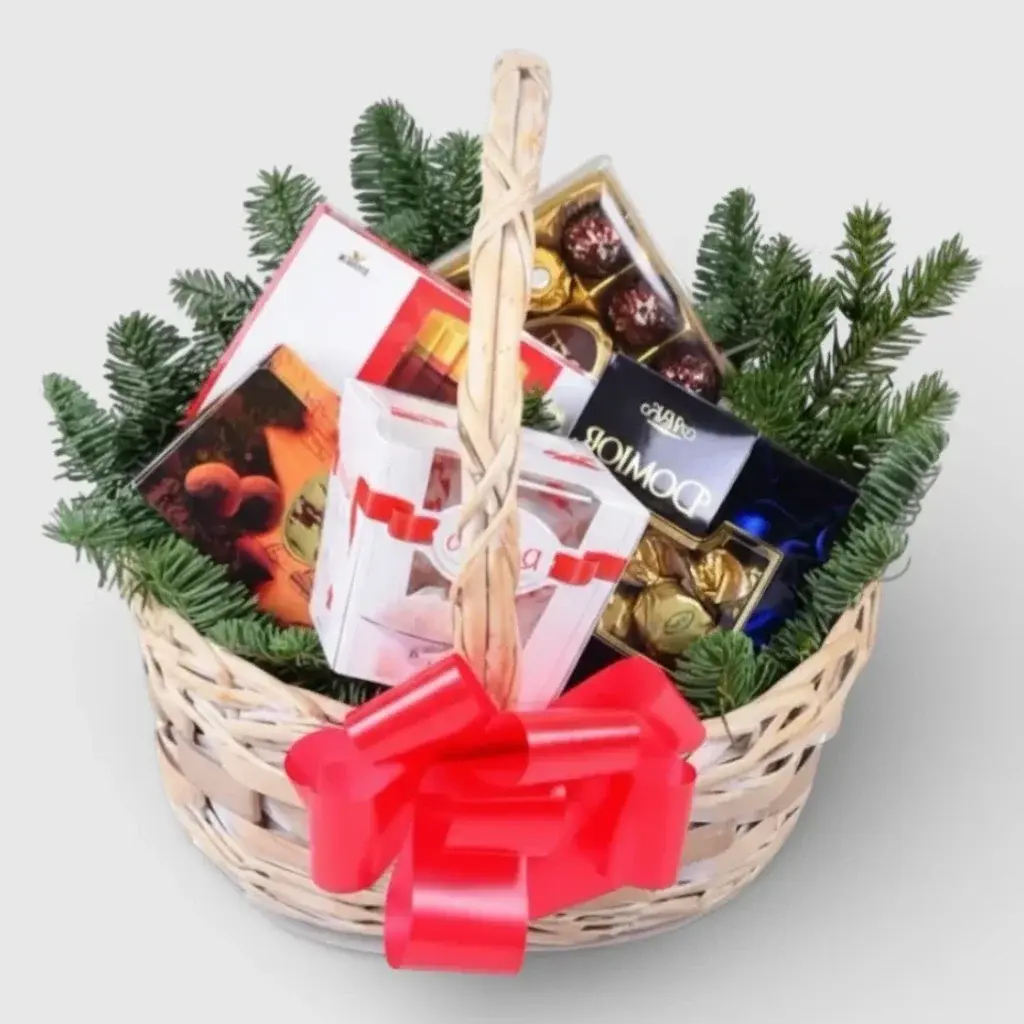 Gift basket of sweets "For Lovers"