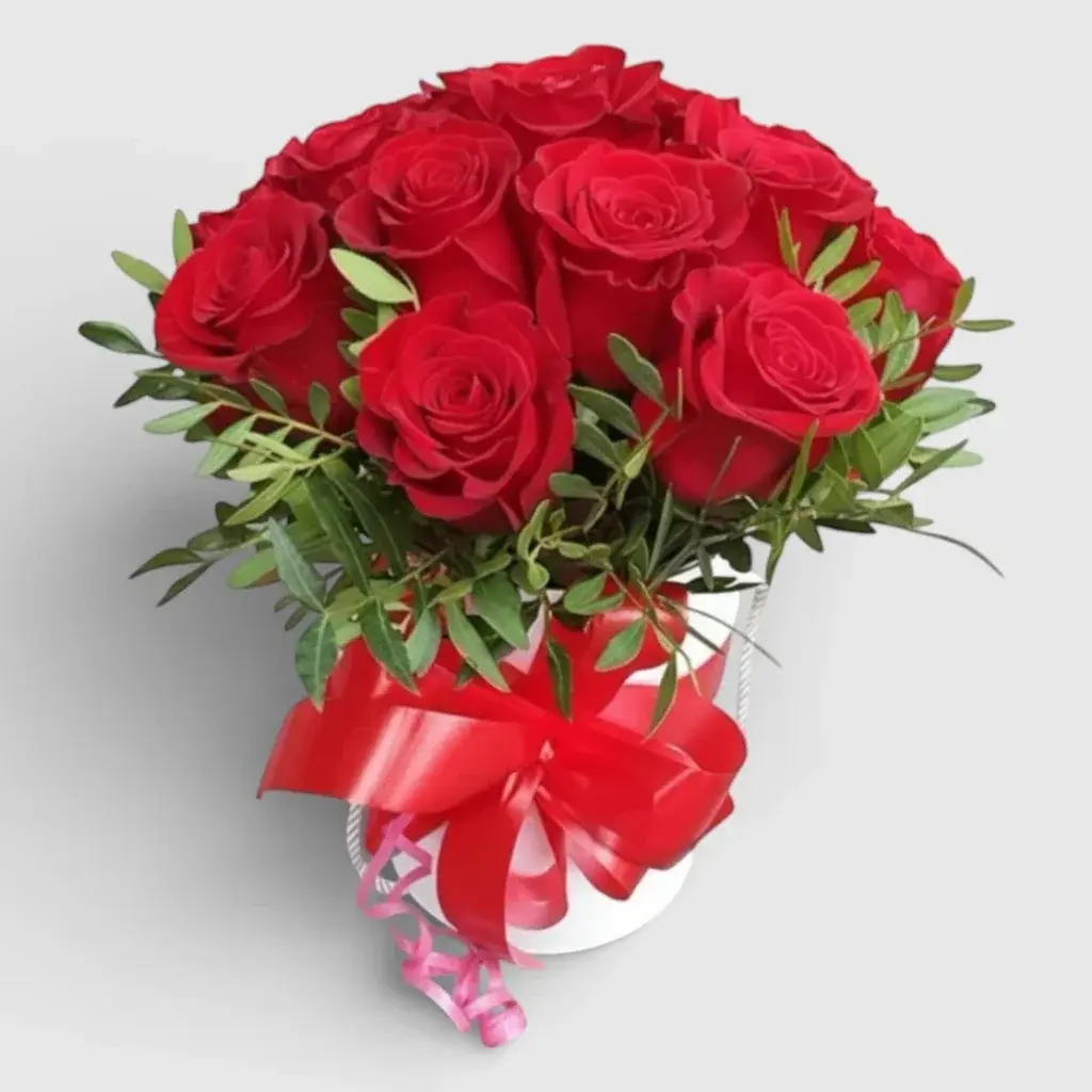 Red roses in a Hat Box