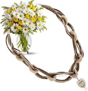 Thun Choker + Flowers (Classic Composition)