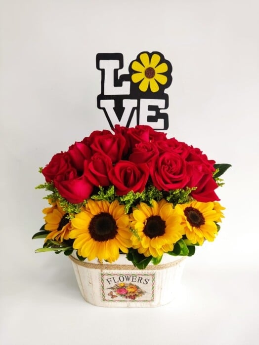 AMR0201- FLORAL ARRANGEMENT ROSES AND SUNFLOWERS