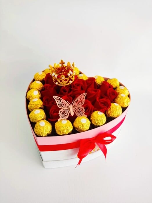 AMR0202- HEART FLORAL ARRANGEMENT