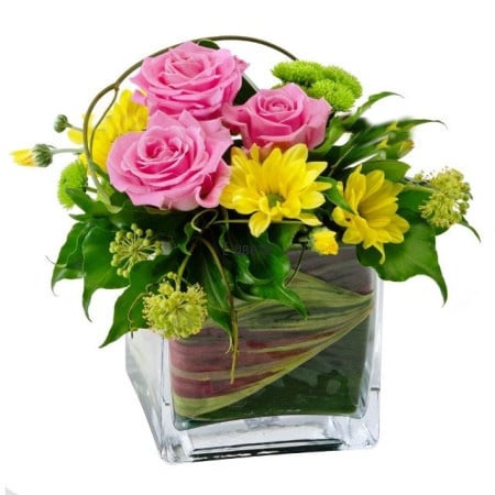 Arrangement with roses and chrysanthemums