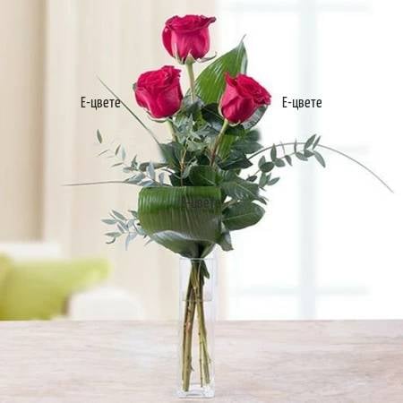 Bouquet of 3 red roses and greenery