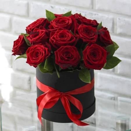 15 red roses in box