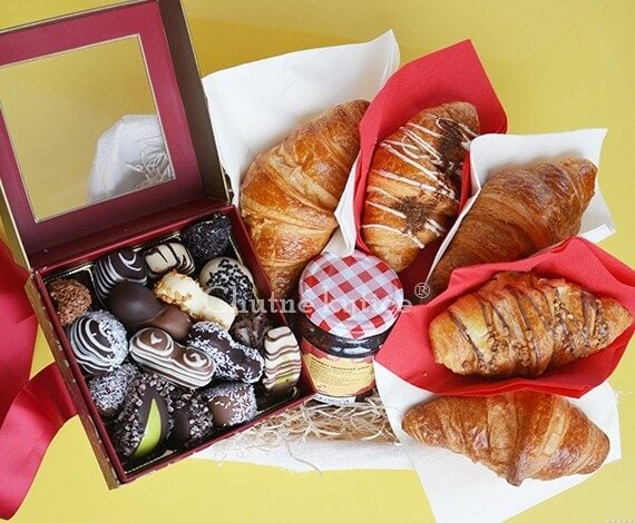 Sweet basket