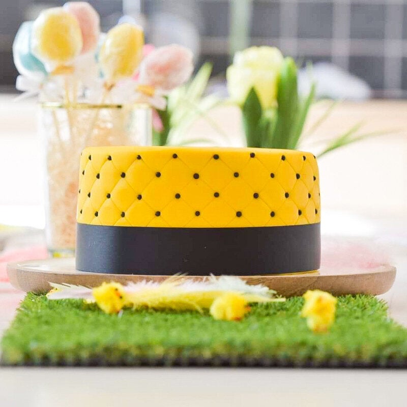 Yellow Deluxe Cake (Medium(30 pieces))