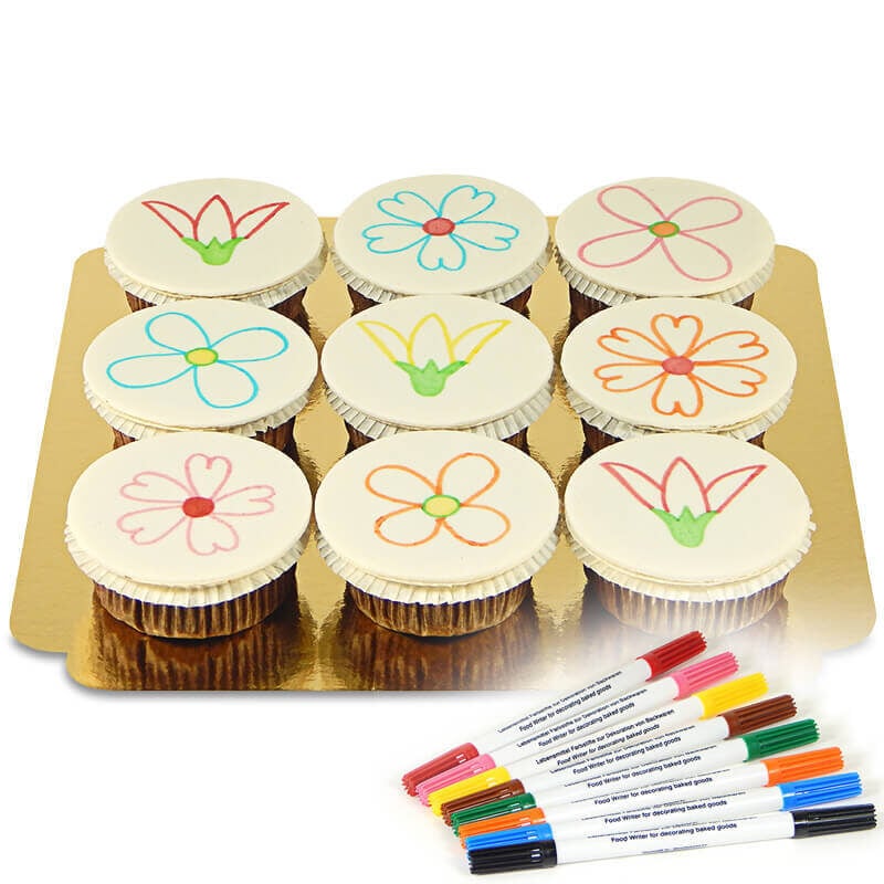 Cupcakes with cake pens