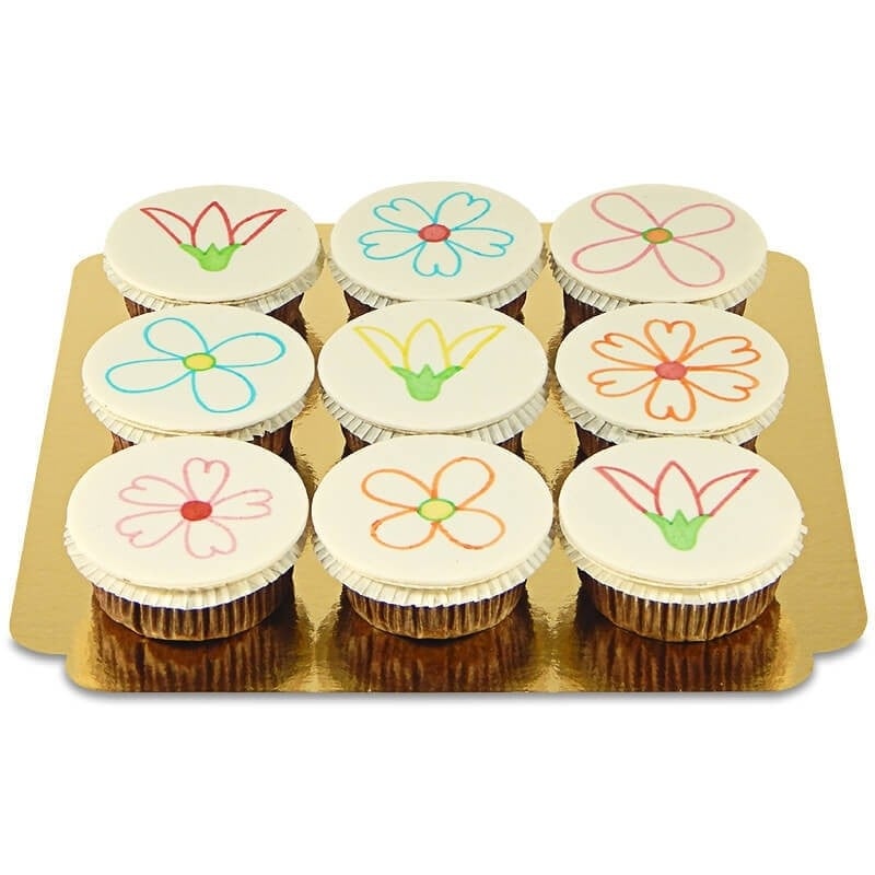 Cupcakes with cake pens