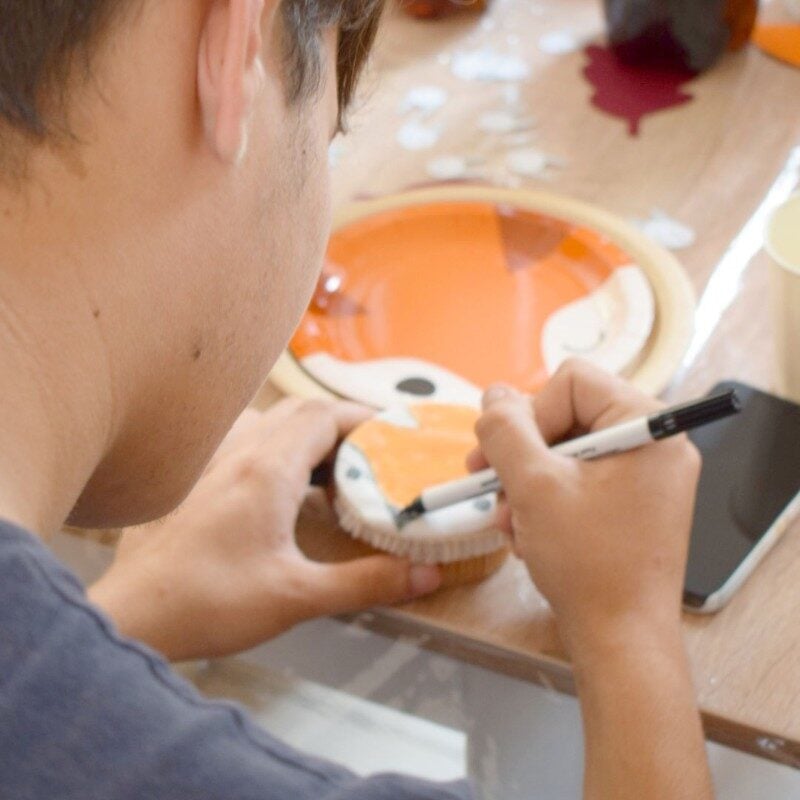 Cupcakes with cake pens