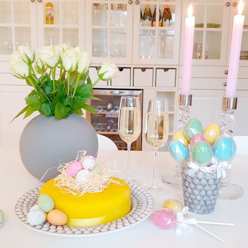 Yellow Cake With Cake Ribbon (Medium(20 bits))