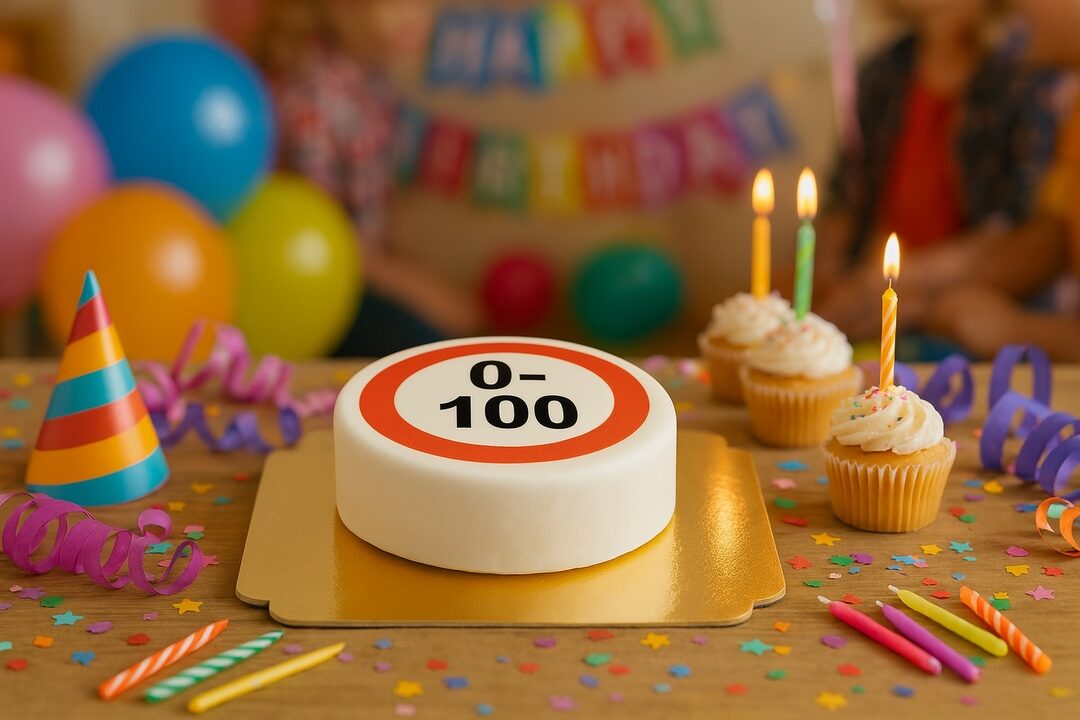 Round road sign cake for all ages (Small (18cm (6 Pieces)))