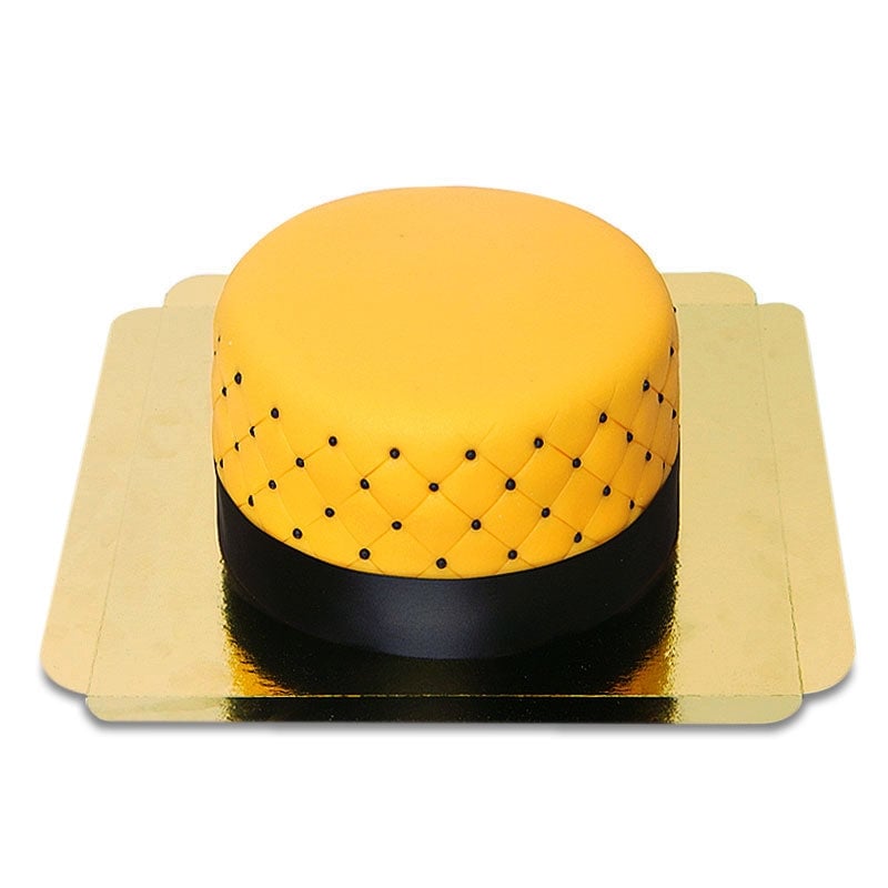 Yellow Deluxe Cake (Medium (26 cm (30 pieces))
