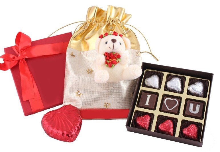 Love Bag Small with chocolates and big milk chocolate heart